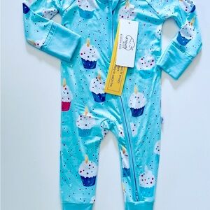 NWT Kloudy Kids Birthday Cupcake Zippy Size 0-3 months